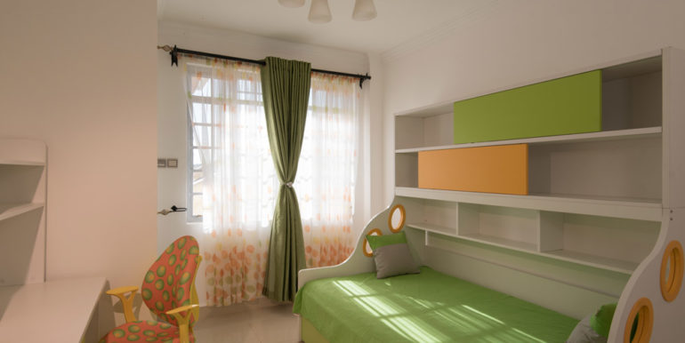 1498677815-Green-Room-1
