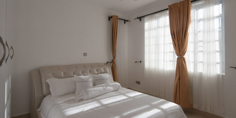 1498677816-Guest-room-1